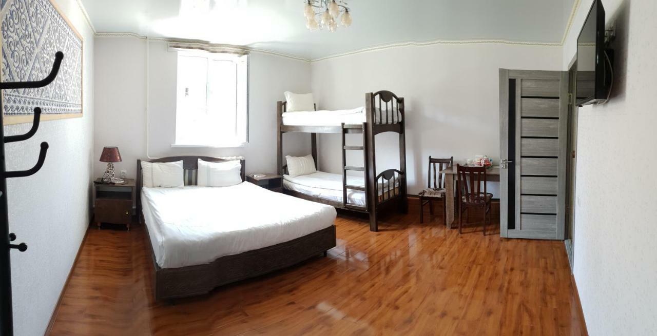 Datka Guest House Naryn Buitenkant foto